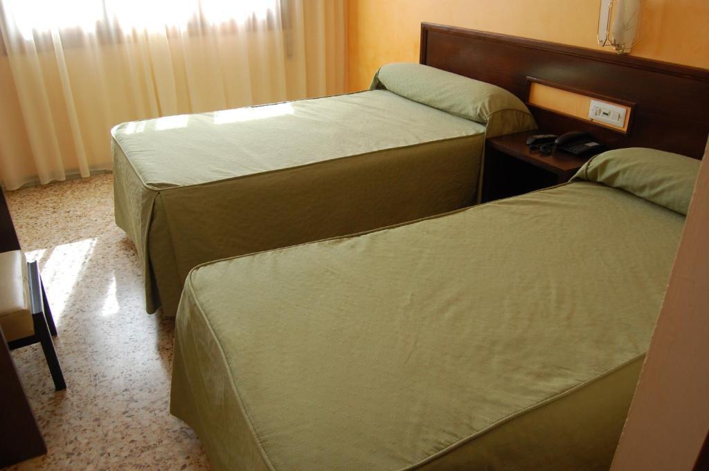 Hotel Balfagon Calanda Pokoj fotografie